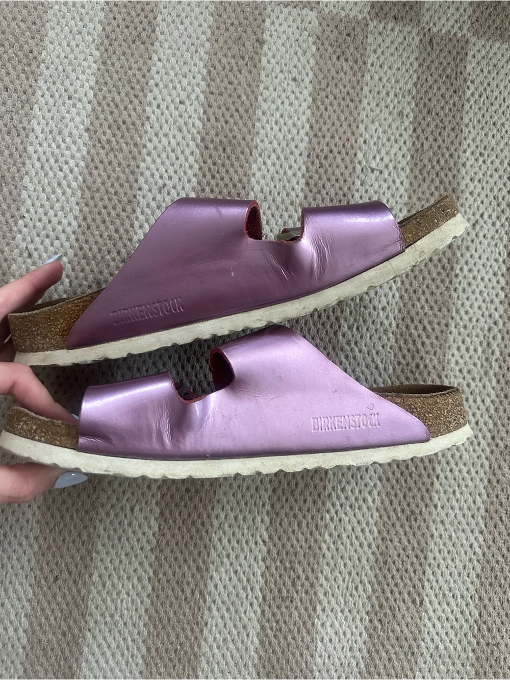 Birkenstock Arizona Two-Strap Sandal in Metallic Lavender/Purple Size 41 - Picture 4 of 6